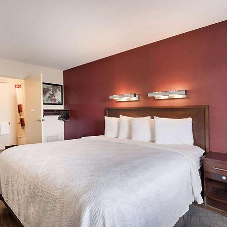Super 8 By Wyndham Deerfield - Northbrook Hotel Eksteriør billede