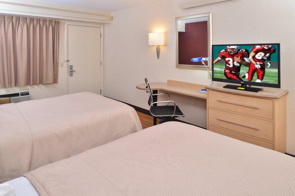 Super 8 By Wyndham Deerfield - Northbrook Hotel Eksteriør billede