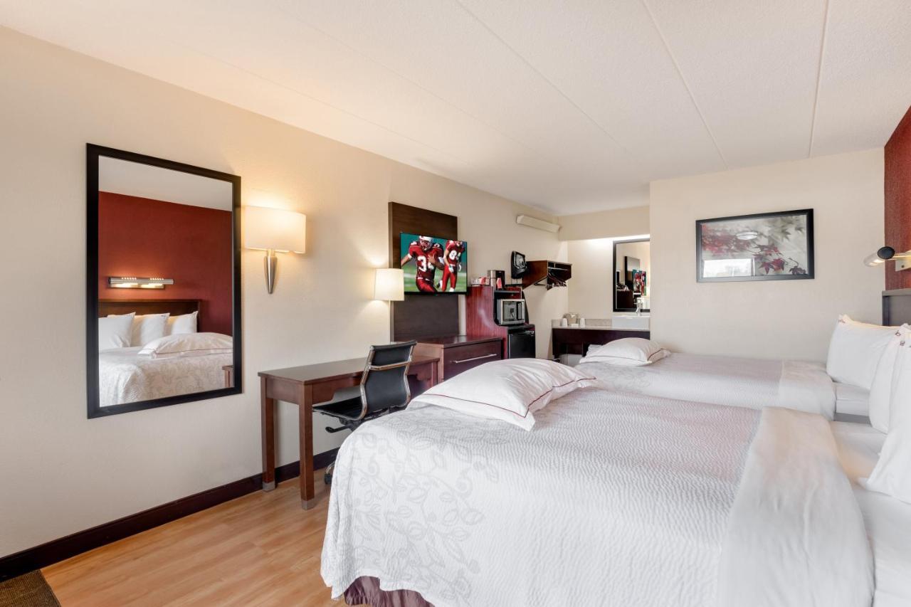 Super 8 By Wyndham Deerfield - Northbrook Hotel Eksteriør billede