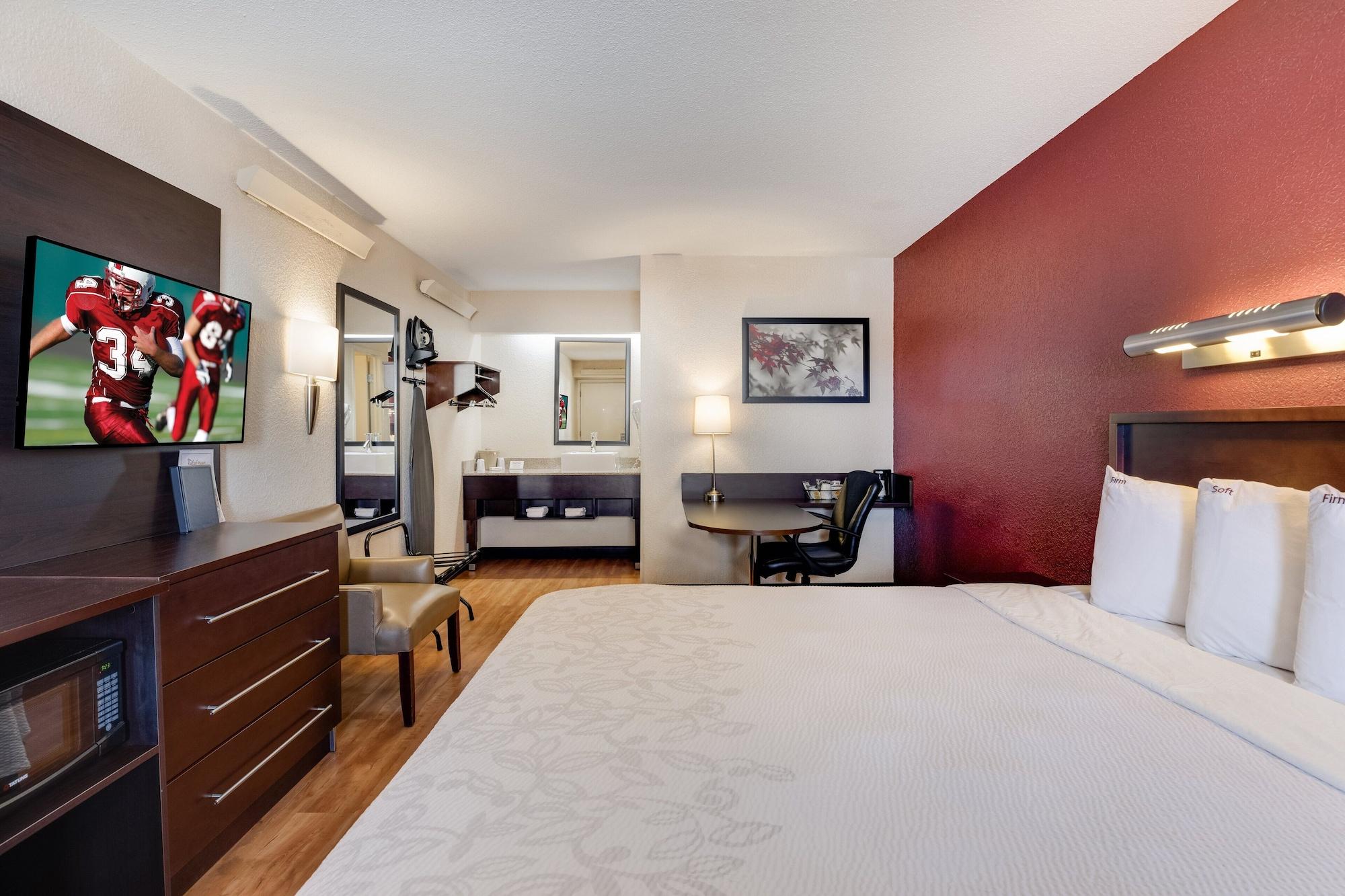 Super 8 By Wyndham Deerfield - Northbrook Hotel Eksteriør billede