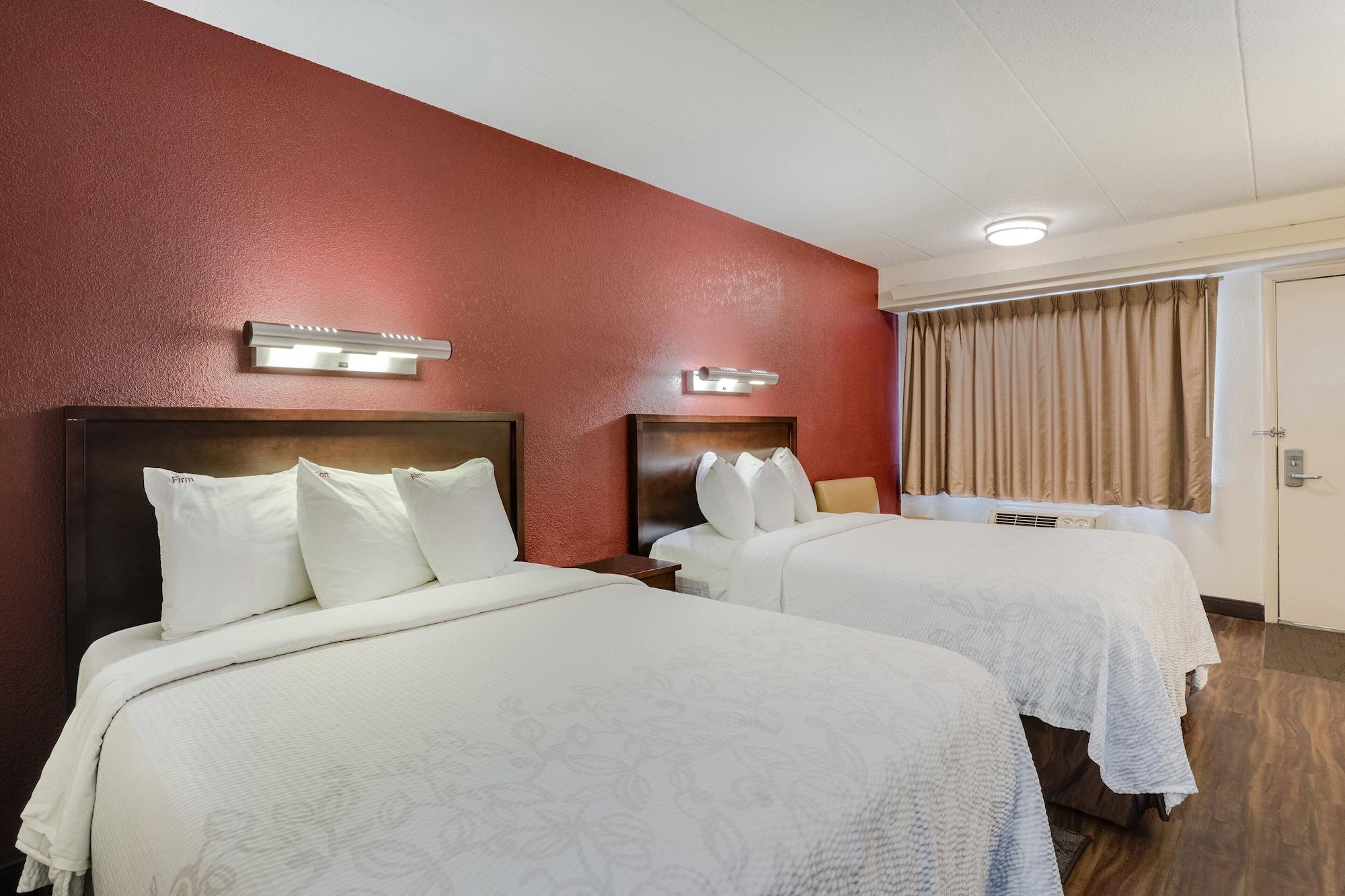 Super 8 By Wyndham Deerfield - Northbrook Hotel Eksteriør billede