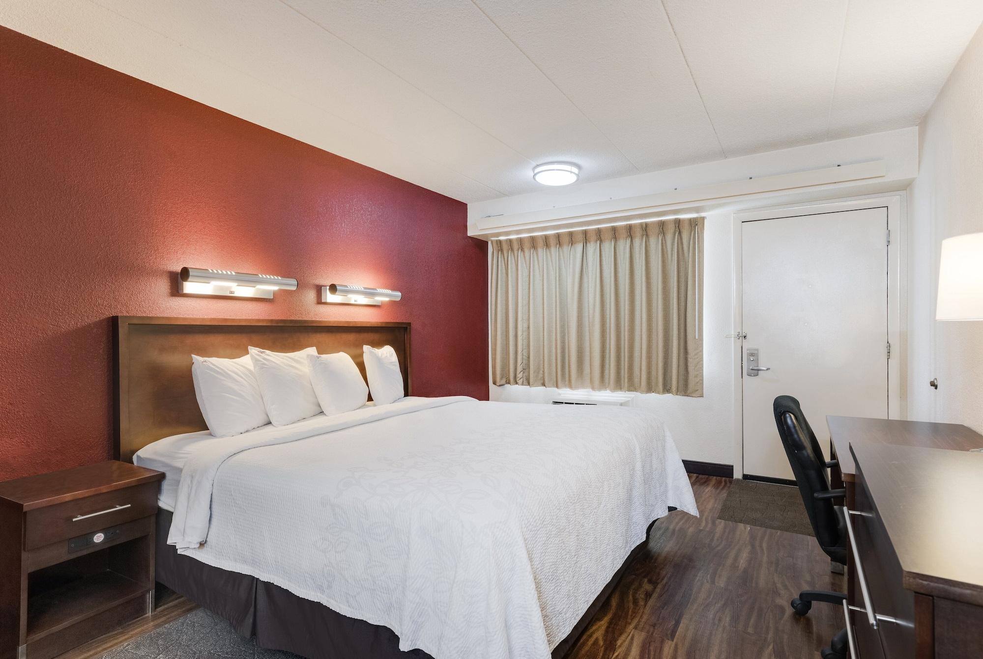 Super 8 By Wyndham Deerfield - Northbrook Hotel Eksteriør billede
