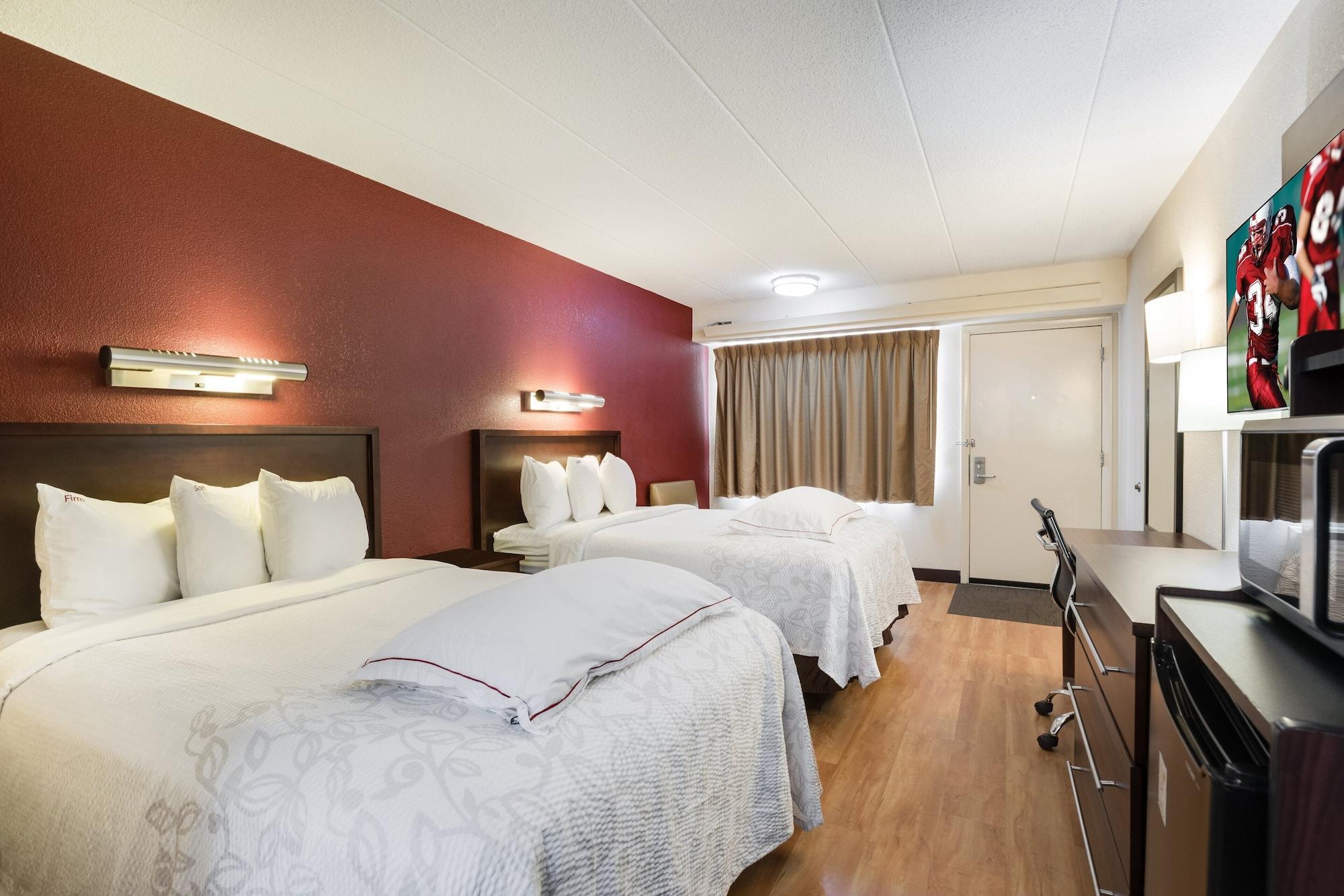 Super 8 By Wyndham Deerfield - Northbrook Hotel Eksteriør billede