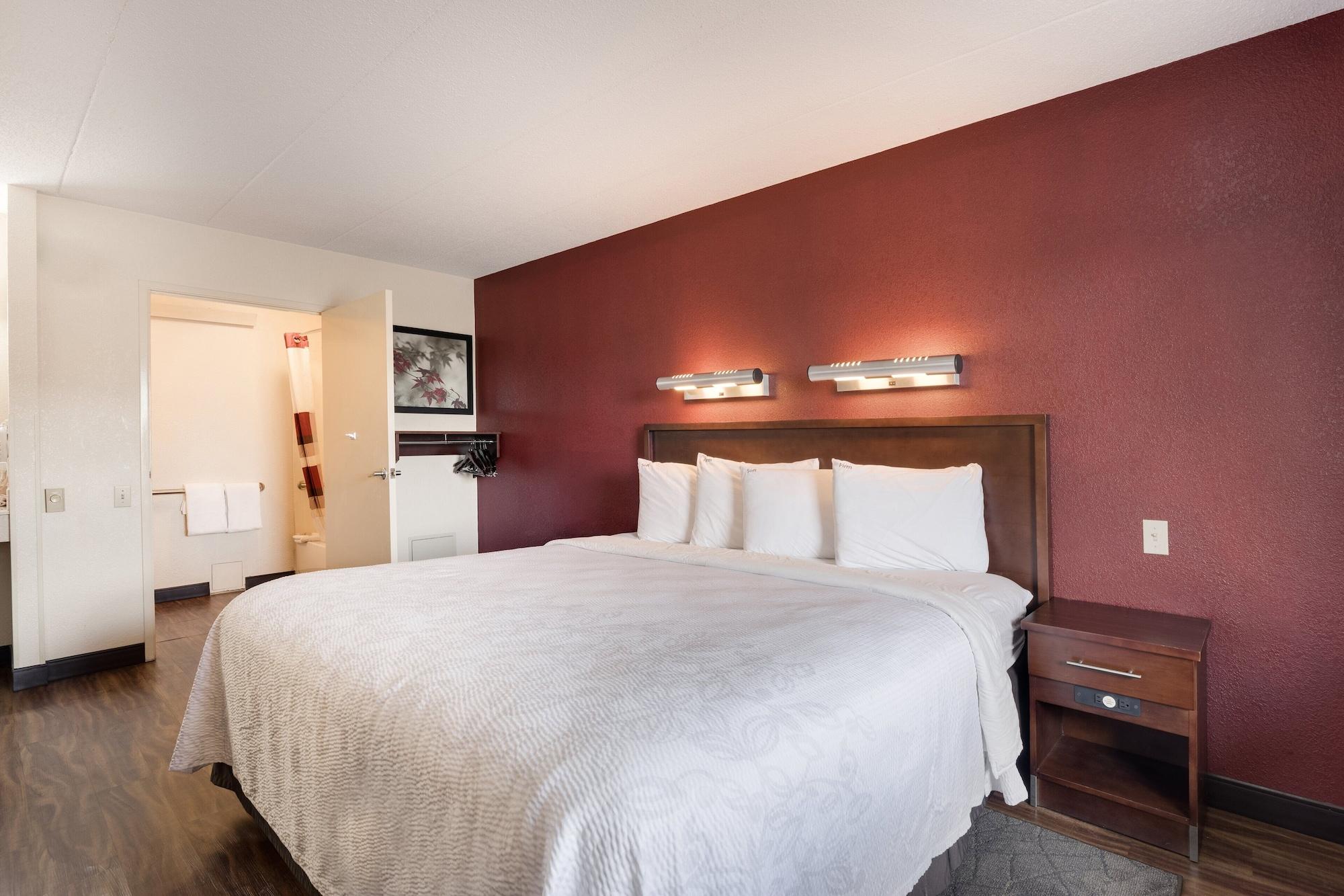 Super 8 By Wyndham Deerfield - Northbrook Hotel Eksteriør billede