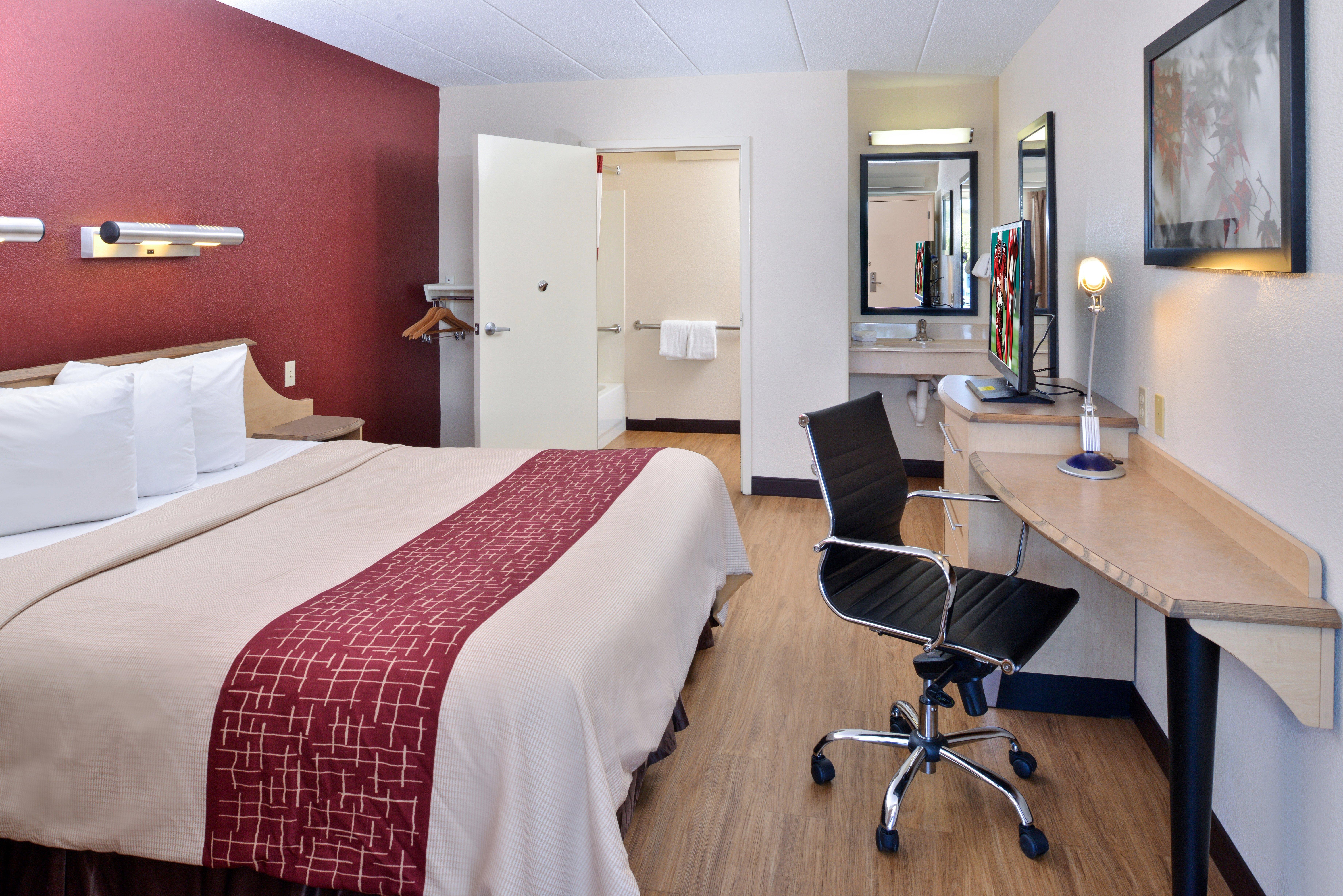 Super 8 By Wyndham Deerfield - Northbrook Hotel Eksteriør billede