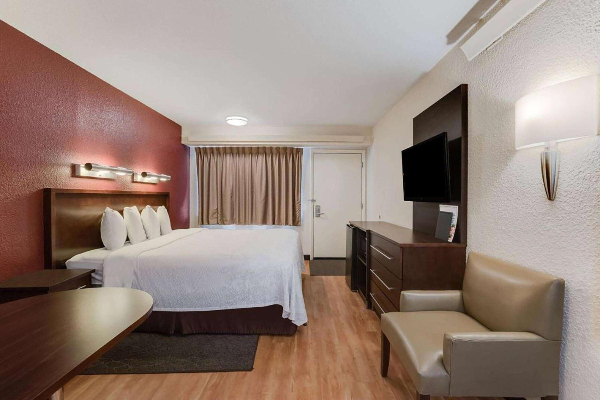 Super 8 By Wyndham Deerfield - Northbrook Hotel Eksteriør billede