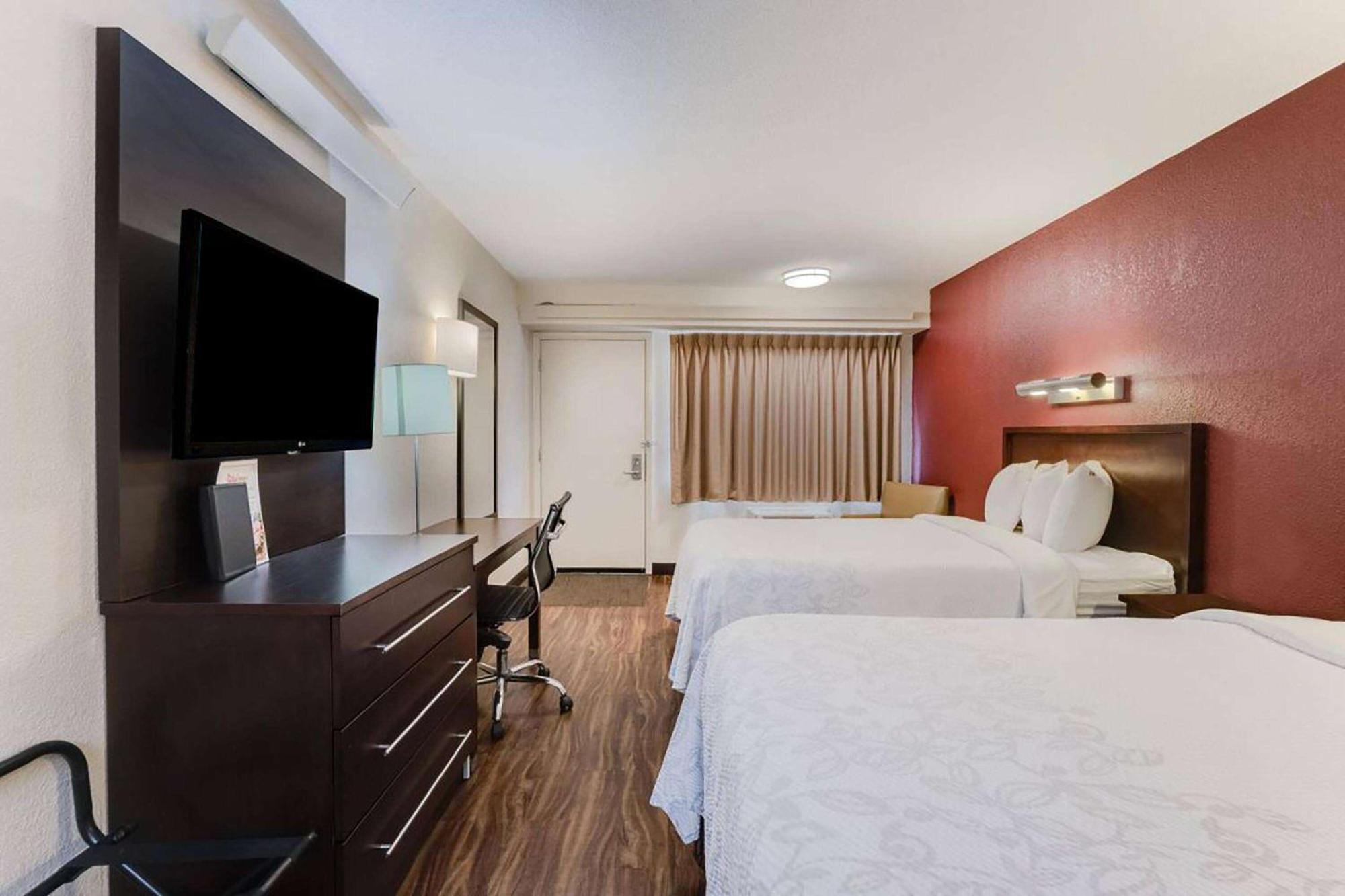 Super 8 By Wyndham Deerfield - Northbrook Hotel Eksteriør billede