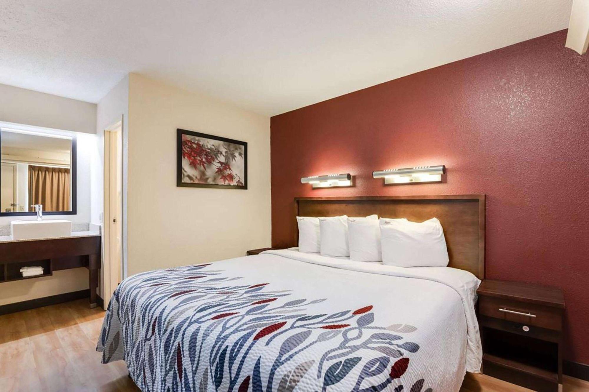 Super 8 By Wyndham Deerfield - Northbrook Hotel Eksteriør billede