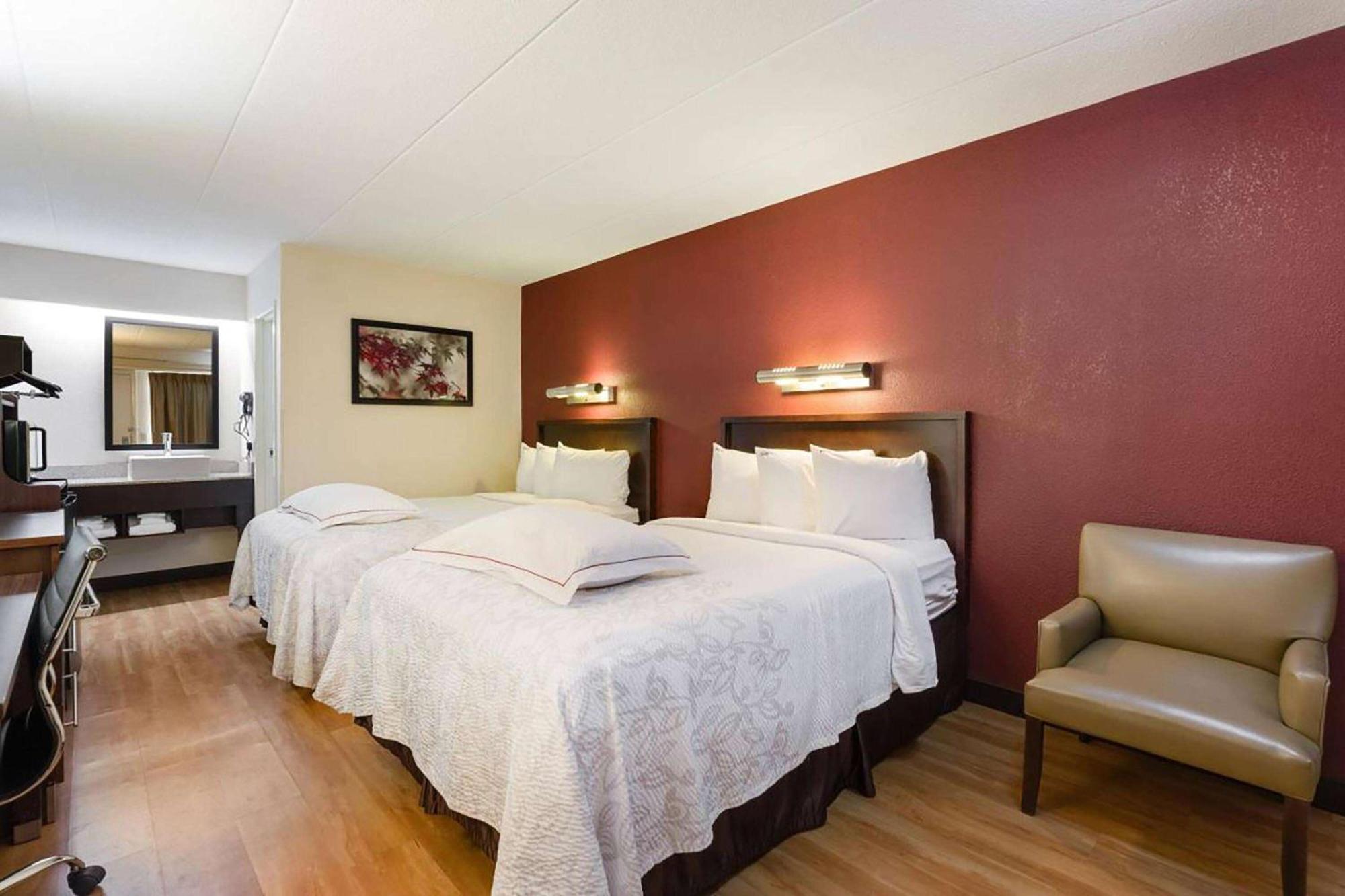 Super 8 By Wyndham Deerfield - Northbrook Hotel Eksteriør billede