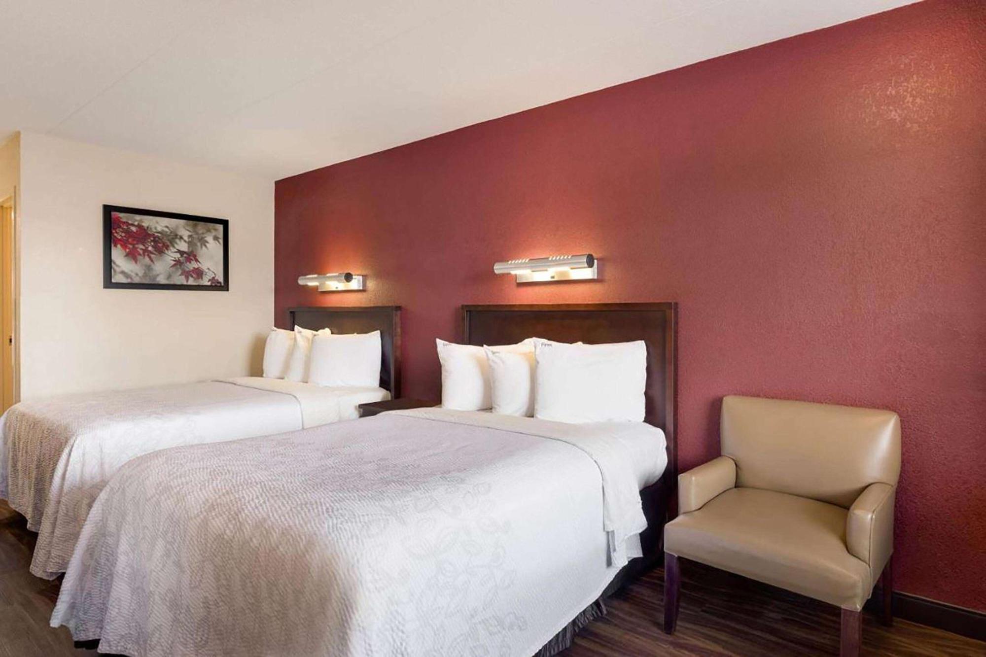 Super 8 By Wyndham Deerfield - Northbrook Hotel Eksteriør billede