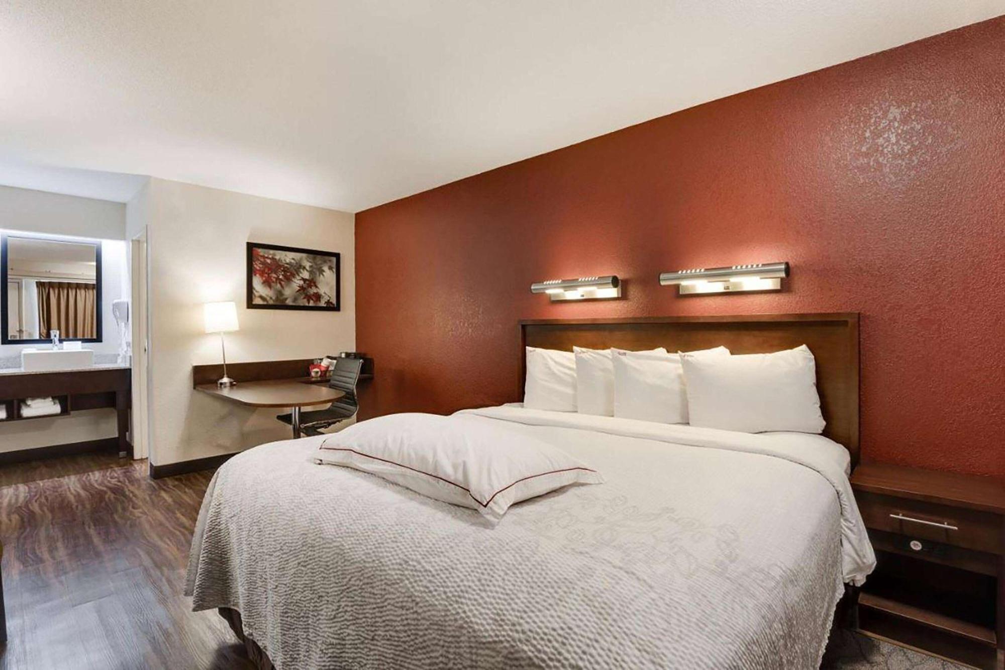 Super 8 By Wyndham Deerfield - Northbrook Hotel Eksteriør billede