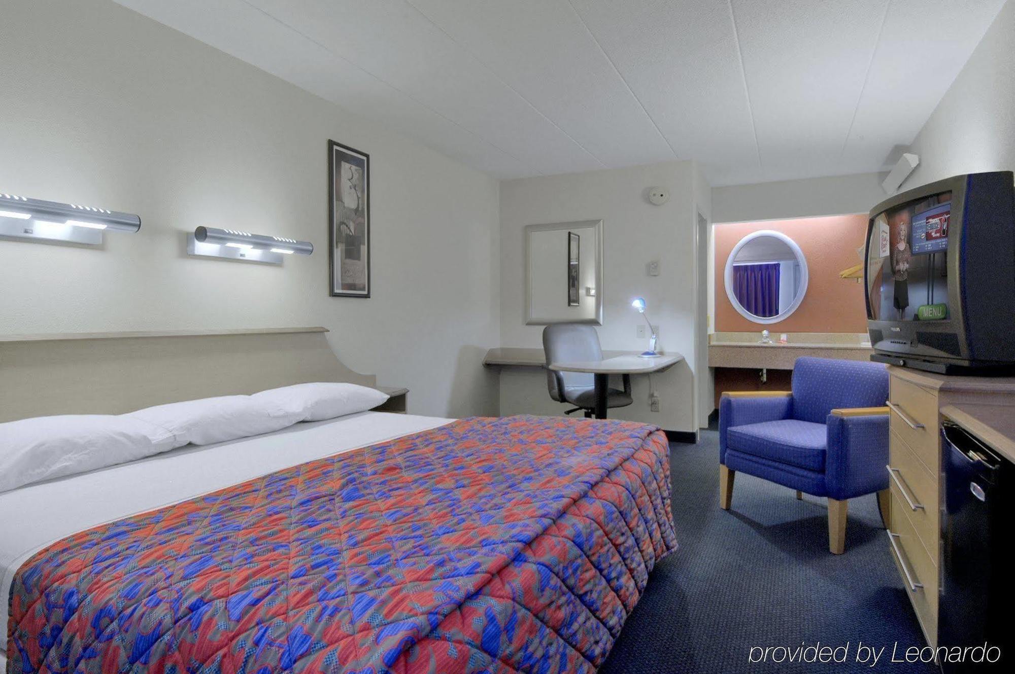 Super 8 By Wyndham Deerfield - Northbrook Hotel Værelse billede